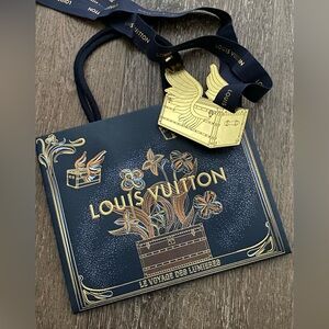 Louis Vuitton Christmas Holiday Paper Bag and Gift Tag Set